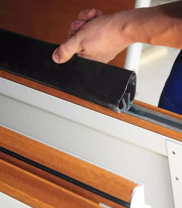 Garage Door Seal Replacement Sweetwater in Sweetwater, FL
